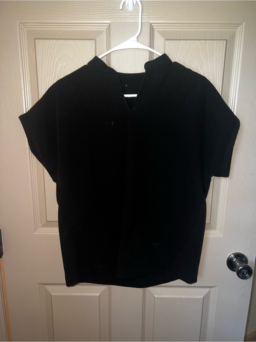 Black Women's Short-Sleeve V-Notch Scrub Top